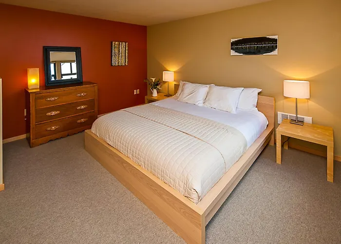 Island Inn At 123 West