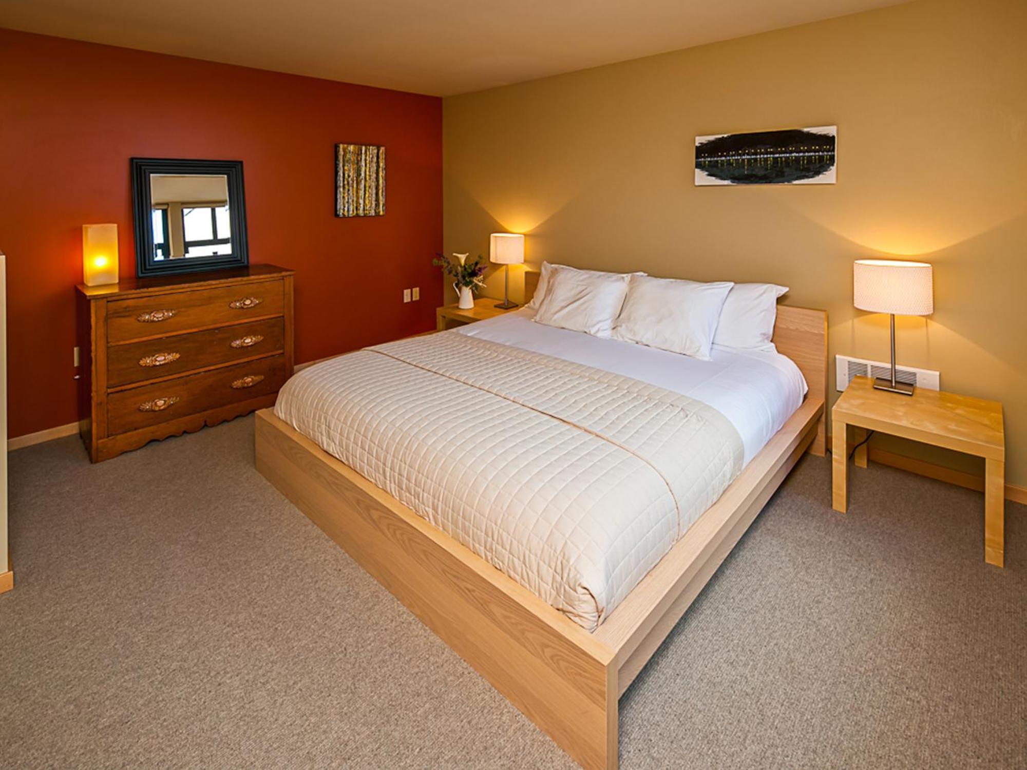 Island At 123 West 3*