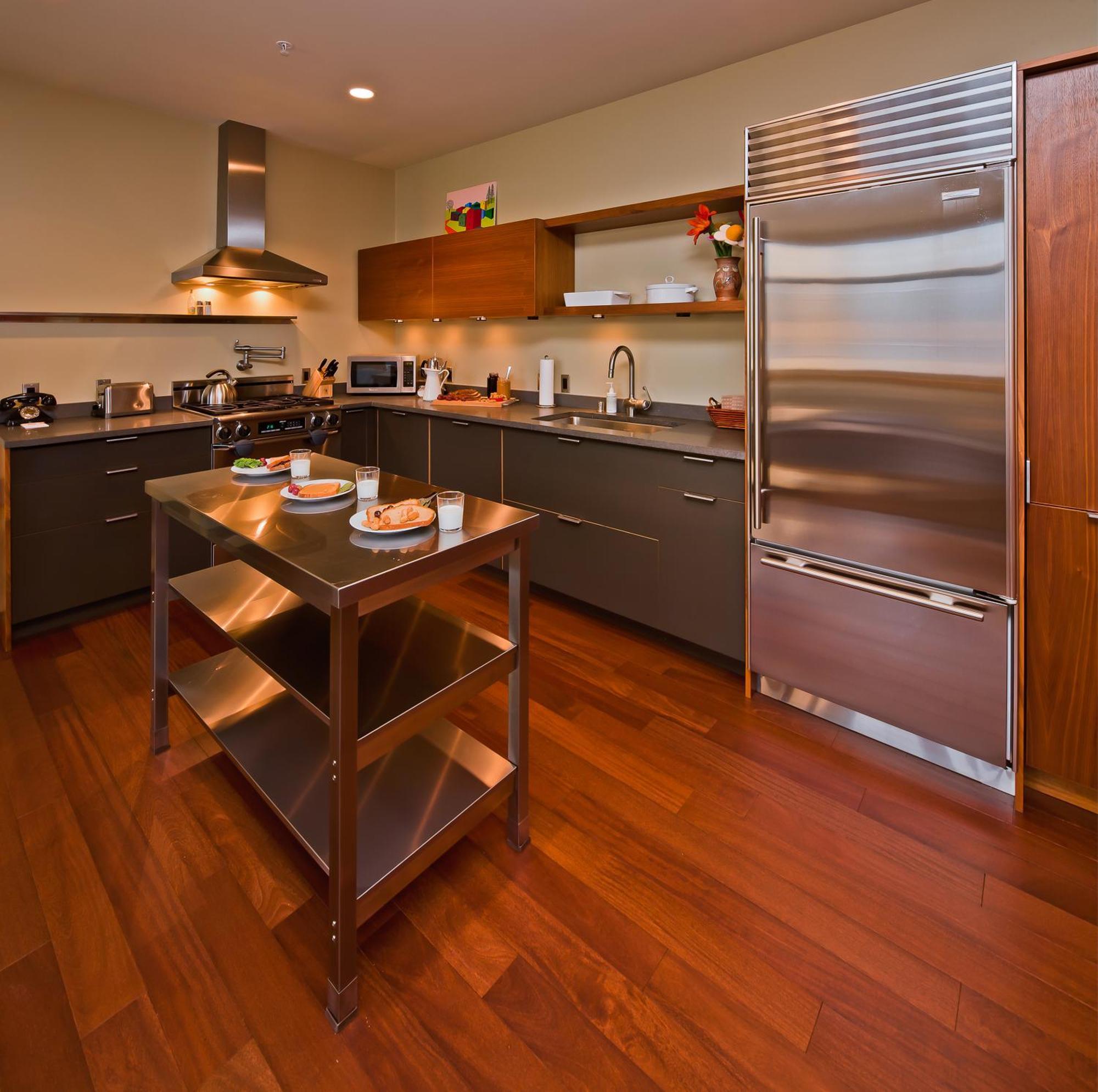 Island At 123 West Hotel 3*
