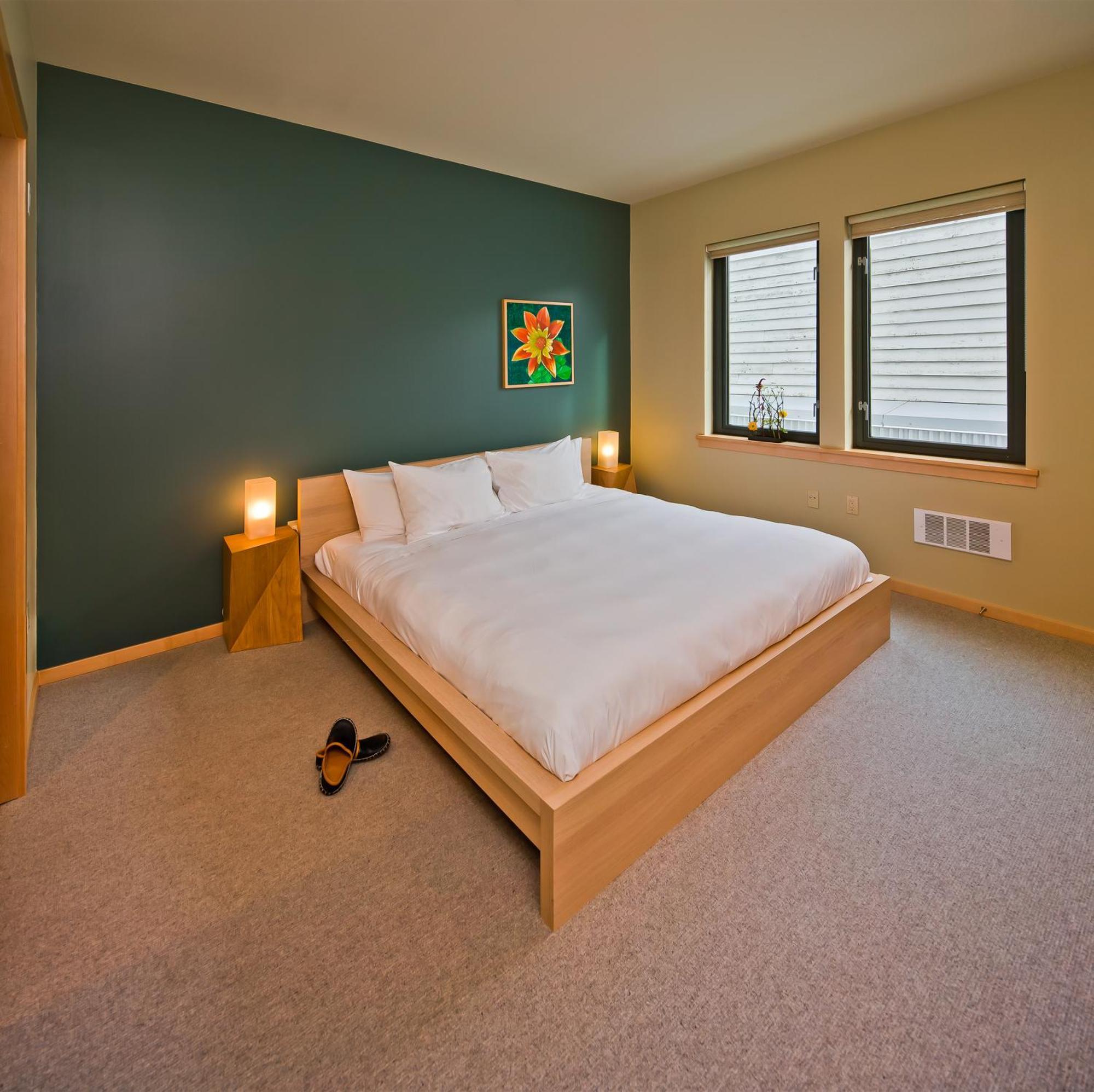 Island At 123 West Hotel 3*