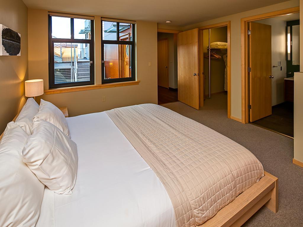 Island At 123 West Friday Harbor