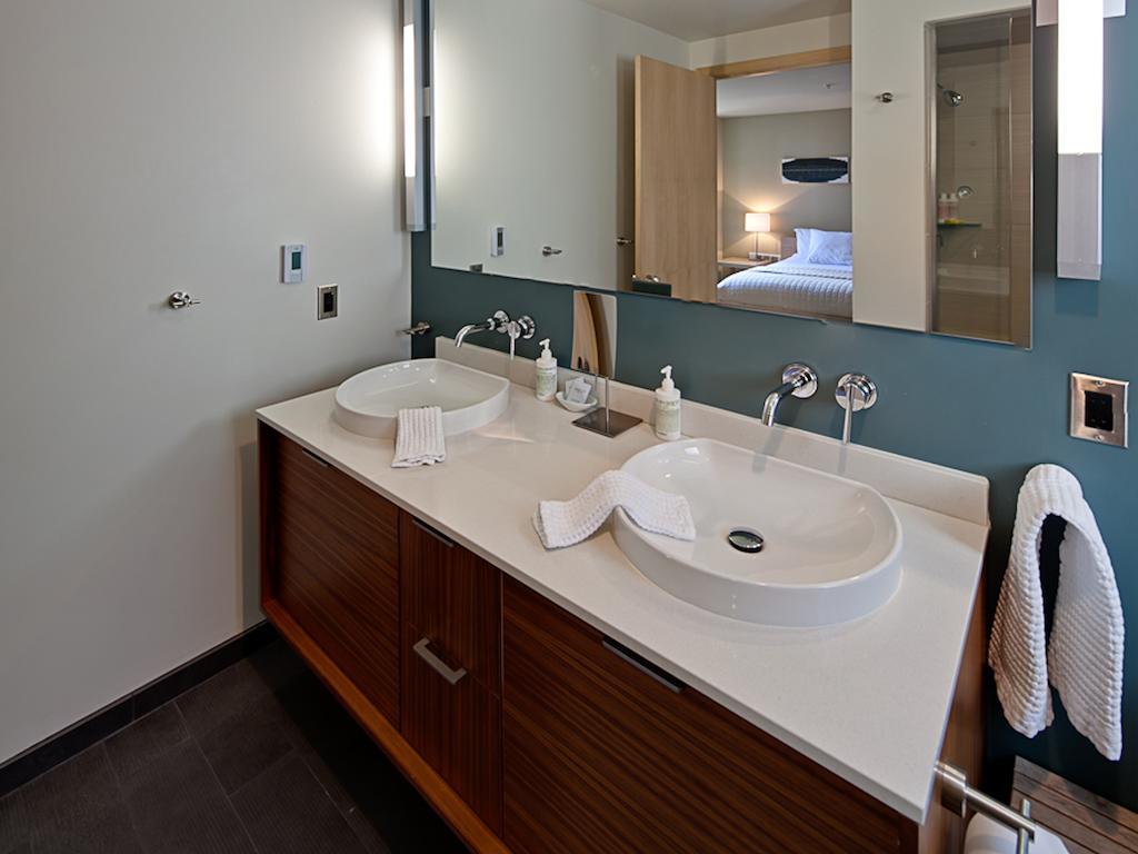 Hotel Island At 123 West 3*