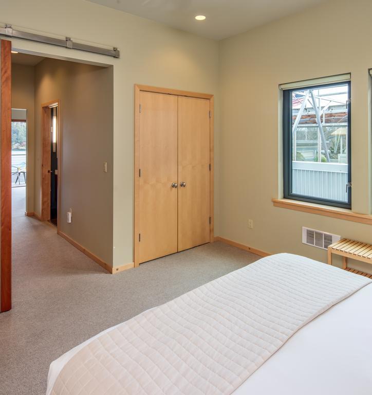 Hotel Island At 123 West 3*