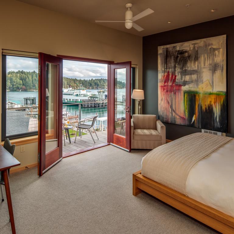 Island At 123 West 3*